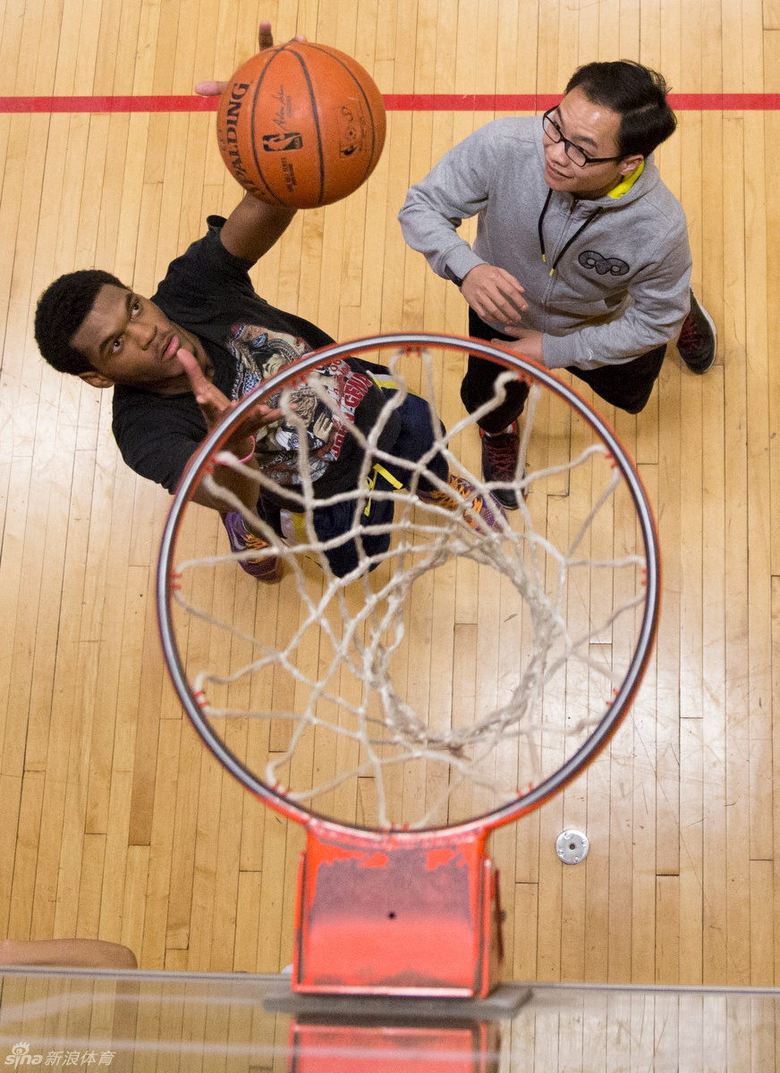 开云体育-拓展交流空间，草根篮球运动蓬勃发展